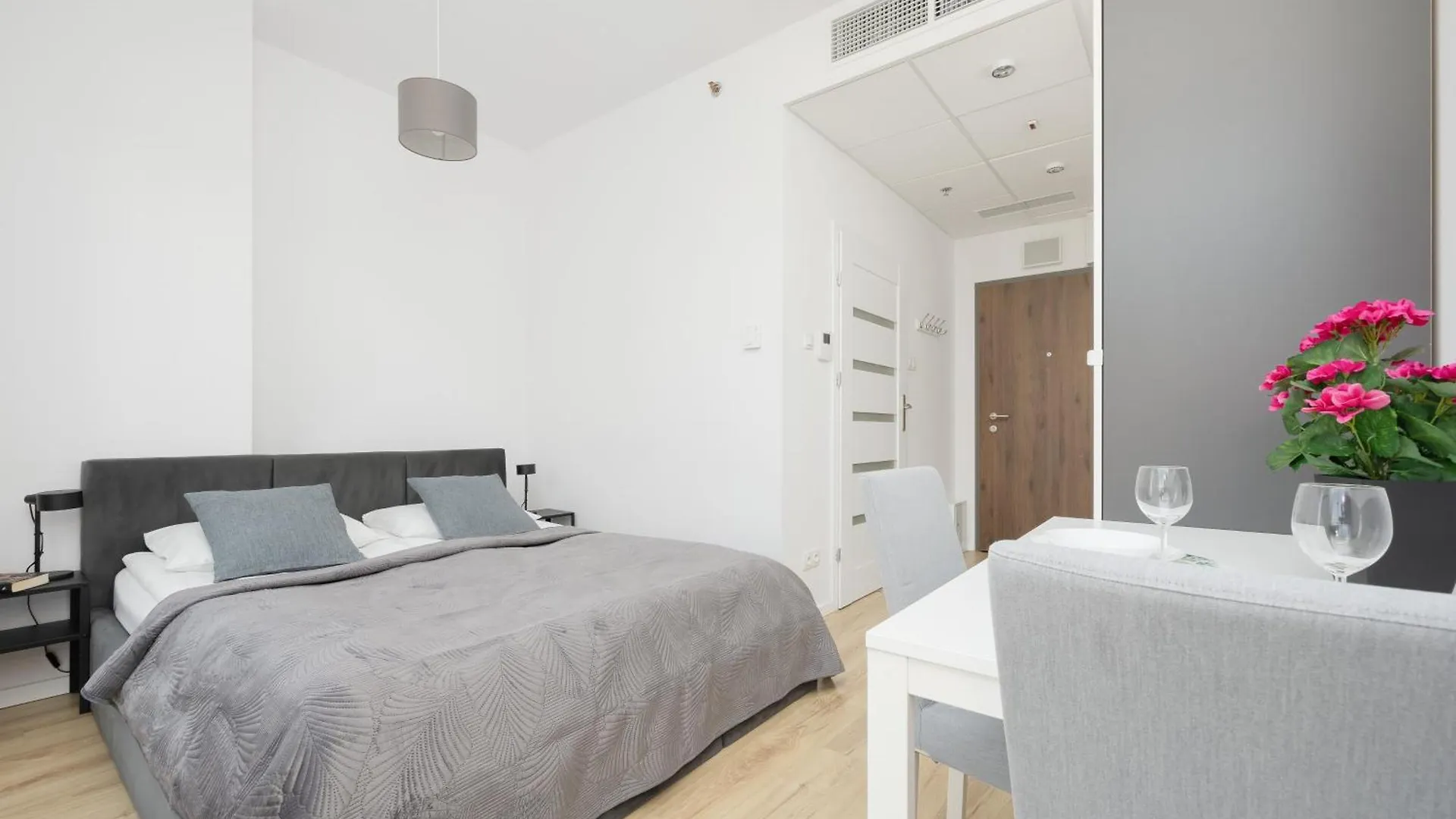 Cozy Apartments Warsaw Wola Kasprzaka By Noclegi Renters Aparthotel
